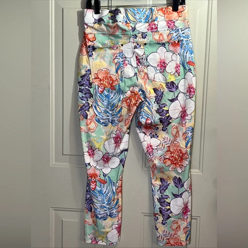 HUE Multicolor Floral Capris - Picture 3 of 6